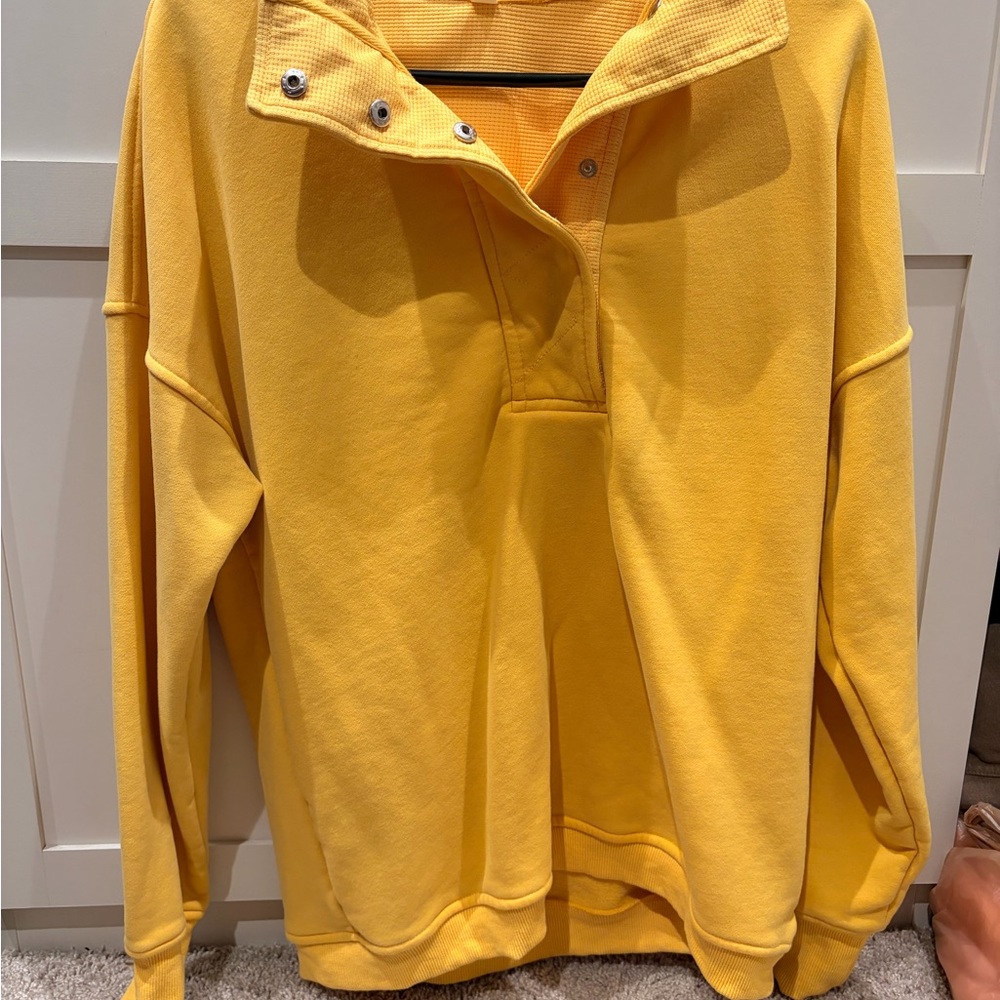 Amazon Yellow Pullover Snap-Button Collar Sweatshirt